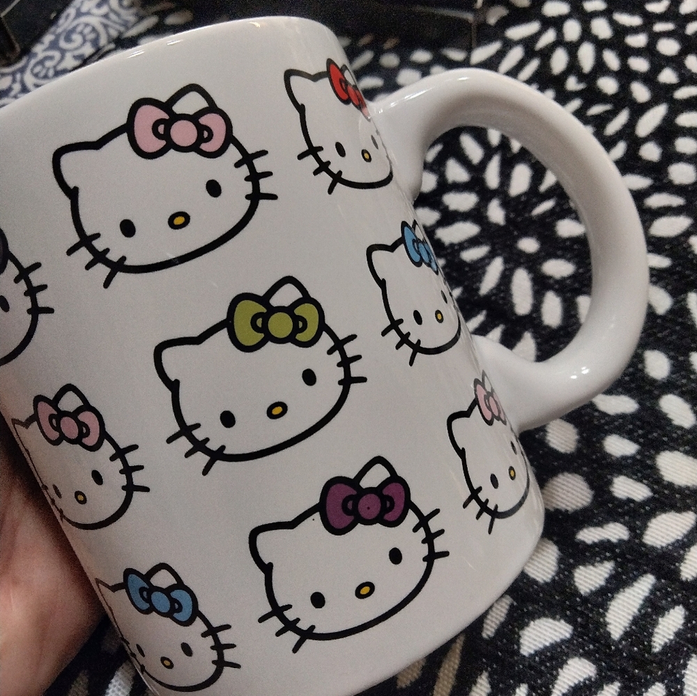 Hello Kitty Mug - Picture 4 of 4